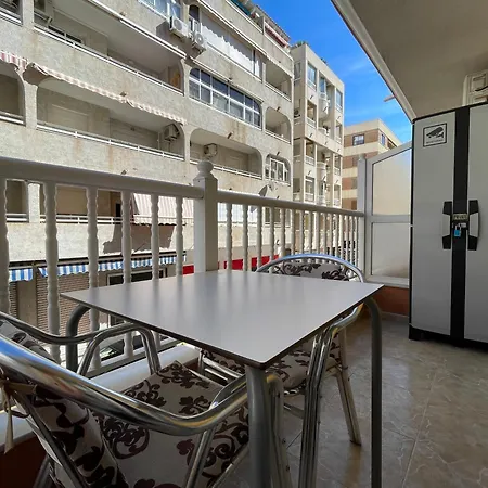 Superior La Playa! 3 Bedrooms! 2 Baths! Air Condition! Side Sea View! Lägenhet