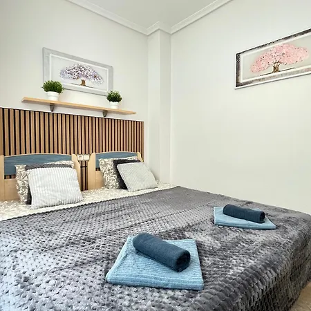 Superior La Playa! 3 Bedrooms! 2 Baths! Air Condition! Side Sea View! Lägenhet Torrevieja