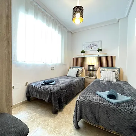 Superior La Playa! 3 Bedrooms! 2 Baths! Air Condition! Side Sea View! Lägenhet *