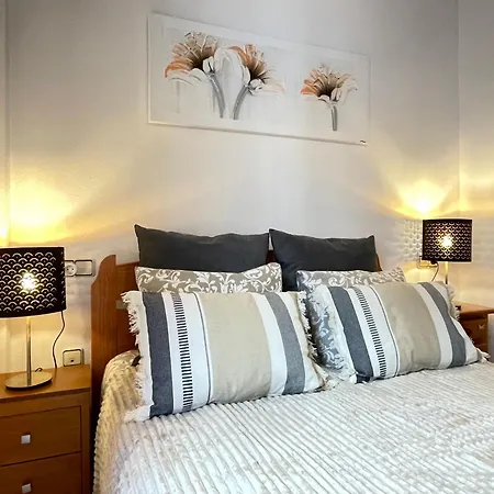 Superior La Playa! 3 Bedrooms! 2 Baths! Air Condition! Side Sea View! Lägenhet Torrevieja