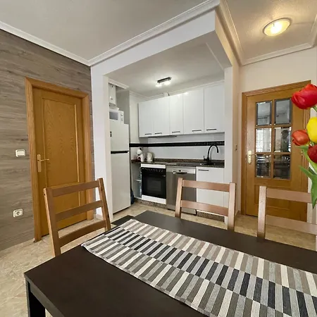 Superior La Playa! 3 Bedrooms! 2 Baths! Air Condition! Side Sea View! Apartamento