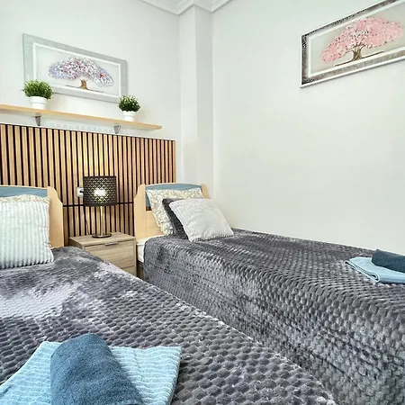 Superior La Playa! 3 Bedrooms! 2 Baths! Air Condition! Side Sea View! Apartment *