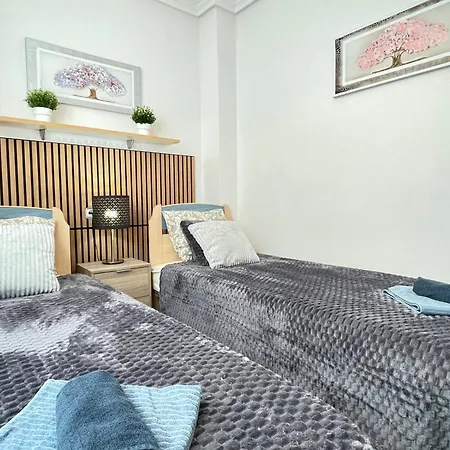 Superior La Playa! 3 Bedrooms! 2 Baths! Air Condition! Side Sea View! Apartment *