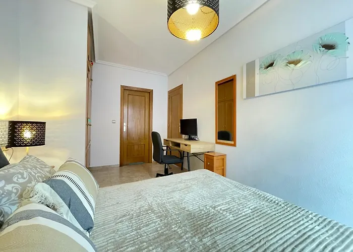 Superior La Playa! 3 Bedrooms! 2 Baths! Air Condition! Side Sea View!