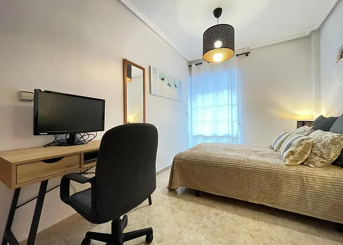 Superior La Playa! 3 Bedrooms! 2 Baths! Air Condition! Side Sea View! Lägenhet