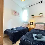 Διαμέρισμα Superior La Playa! 3 Bedrooms! 2 Baths! Air Condition! Side Sea View!